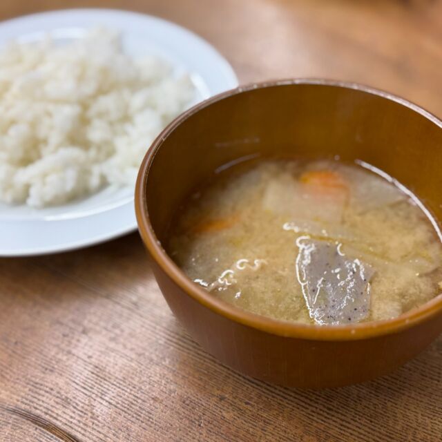 こんにちは！
探求フリースクール・マチラボです！

今日は調理の日です🍳
今回は「豚汁」を作りました✨

スタッフの私も参加してくれた生徒も作るのが初めてで、うまくできるかどうかドキドキしながら作りましたが、上手に作ることができました😊

#フリースクール　
#不登校　
#引きこもり　
#不登校支援　
#子どもの居場所　
#友達づくり　
#町田	
#調理実習
#豚汁