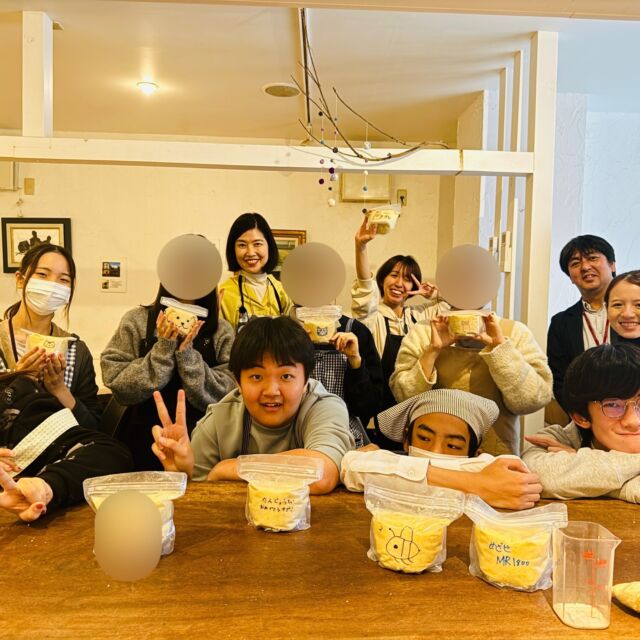 こんにちは！
探求フリースクール・マチラボです！

こちらは昨年度正和学園の田中雅子先生による味噌ワークショップの様子です。

今日マチラボの生徒と、この時に作った味噌の話になりました。
その生徒は実際に食べてみたそうで、とても美味しくできていたそうです。

私も今度食べてみようと思います😊

#フリースクール　
#不登校　
#引きこもり　
#不登校支援　
#子どもの居場所　
#友達づくり　
#町田	
#味噌作りワークショップ