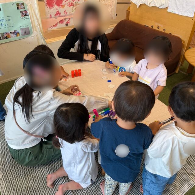 こんにちは！
探求フリースクール・マチラボです！

今日は教科学習はお休みして、保育実習を行いました。
生徒自身でぶんぶんごまを園児と一緒に作るという企画を行いました！

最初はとても緊張した様子でしたが、帰る時にはいきいきとした表情で園児たちと関わっていました。

#フリースクール　
#不登校　
#引きこもり　
#不登校支援　
#子どもの居場所　
#友達づくり　
#町田
#保育実習 
#ぶんぶんごま作り